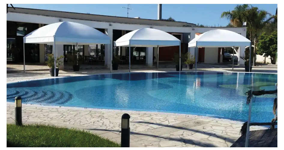 Coperture ombreggianti a bordo piscina
