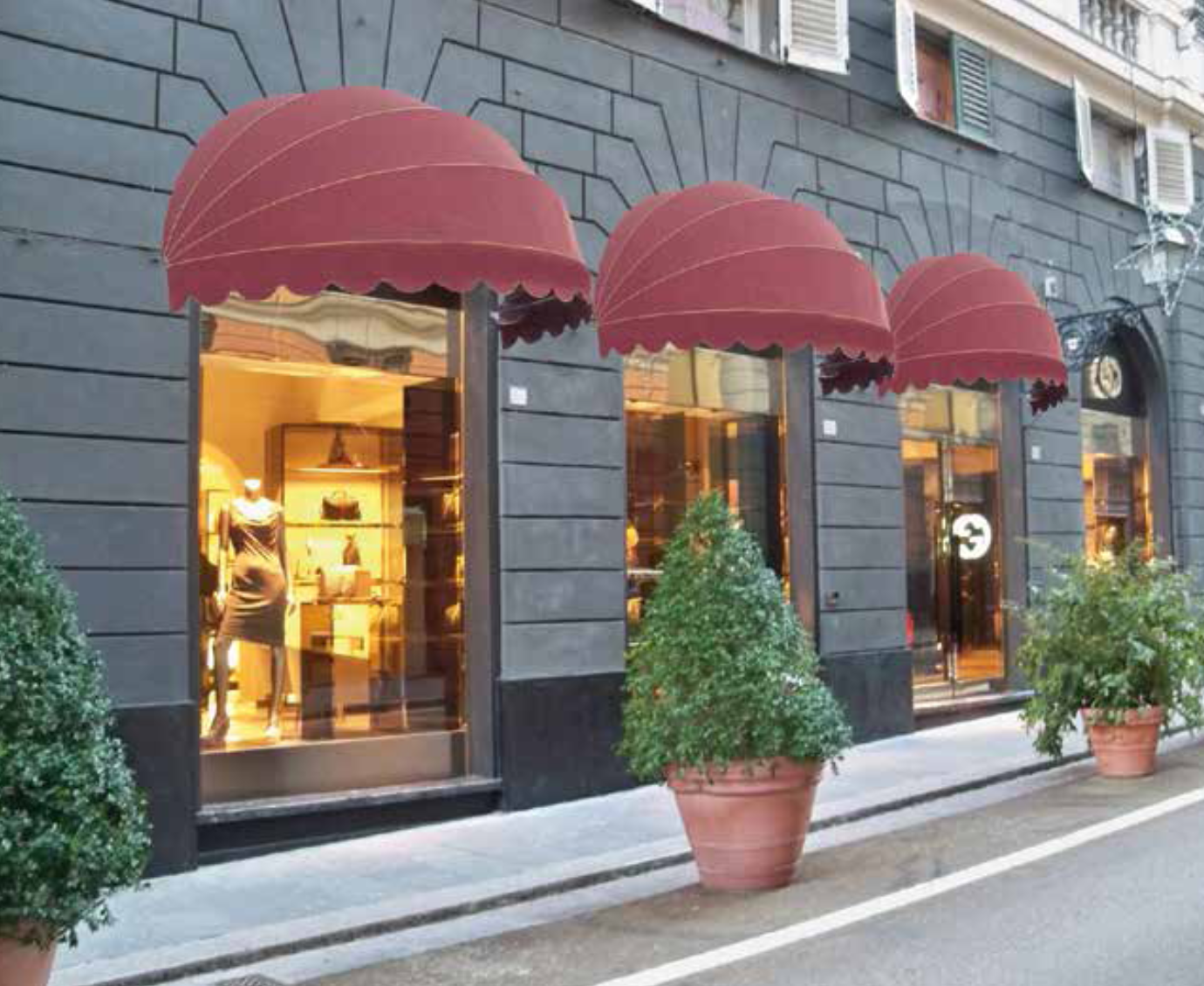 Cappottine per vetrine commerciali